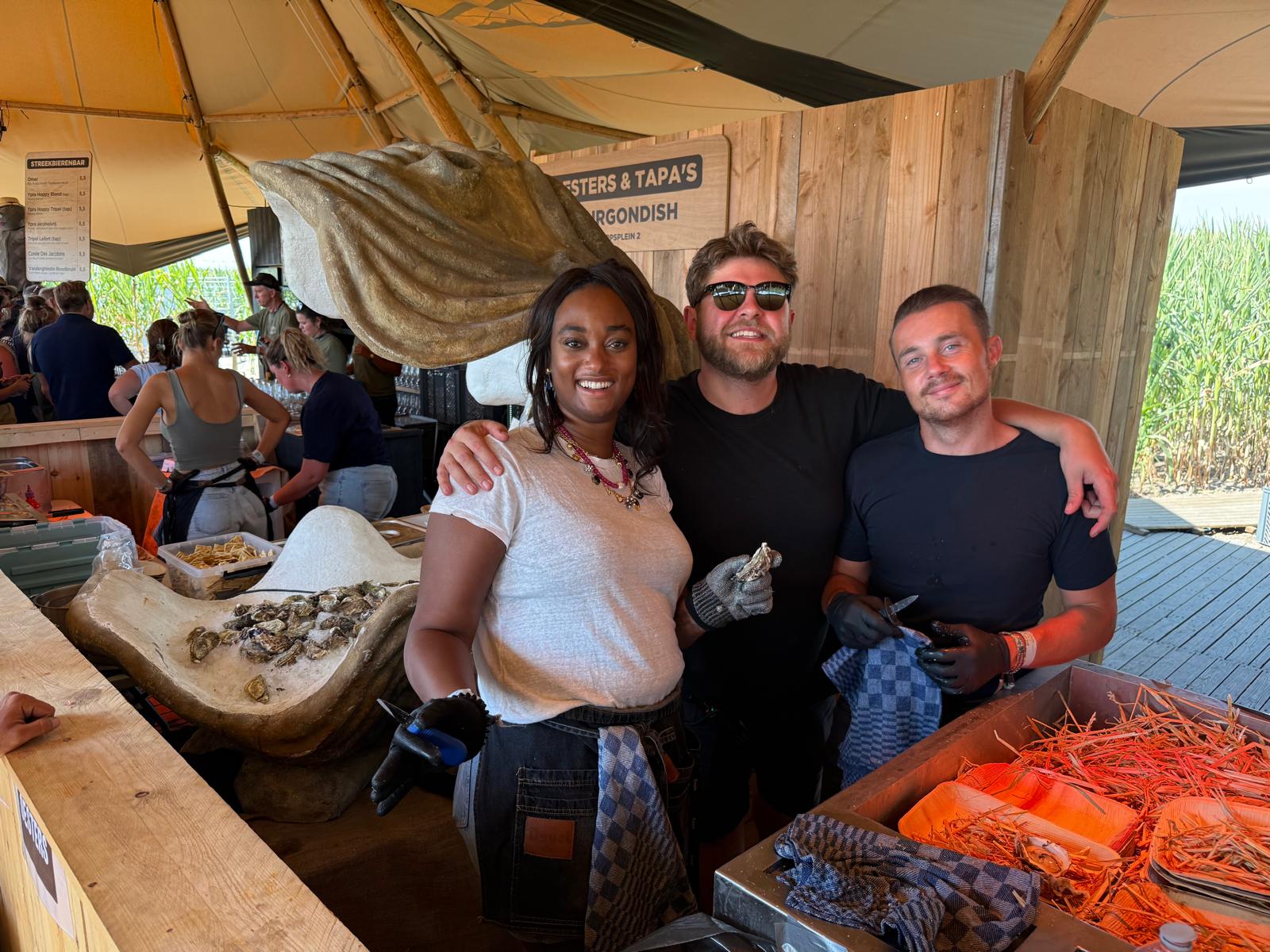 Het Bourgondish-team tijdens festivalcatering op Campo Solar